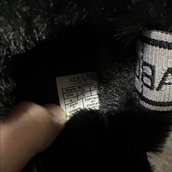 Koolaburra by Ugg Black Fuzzy Women's Slippers - Picture 6 of 6